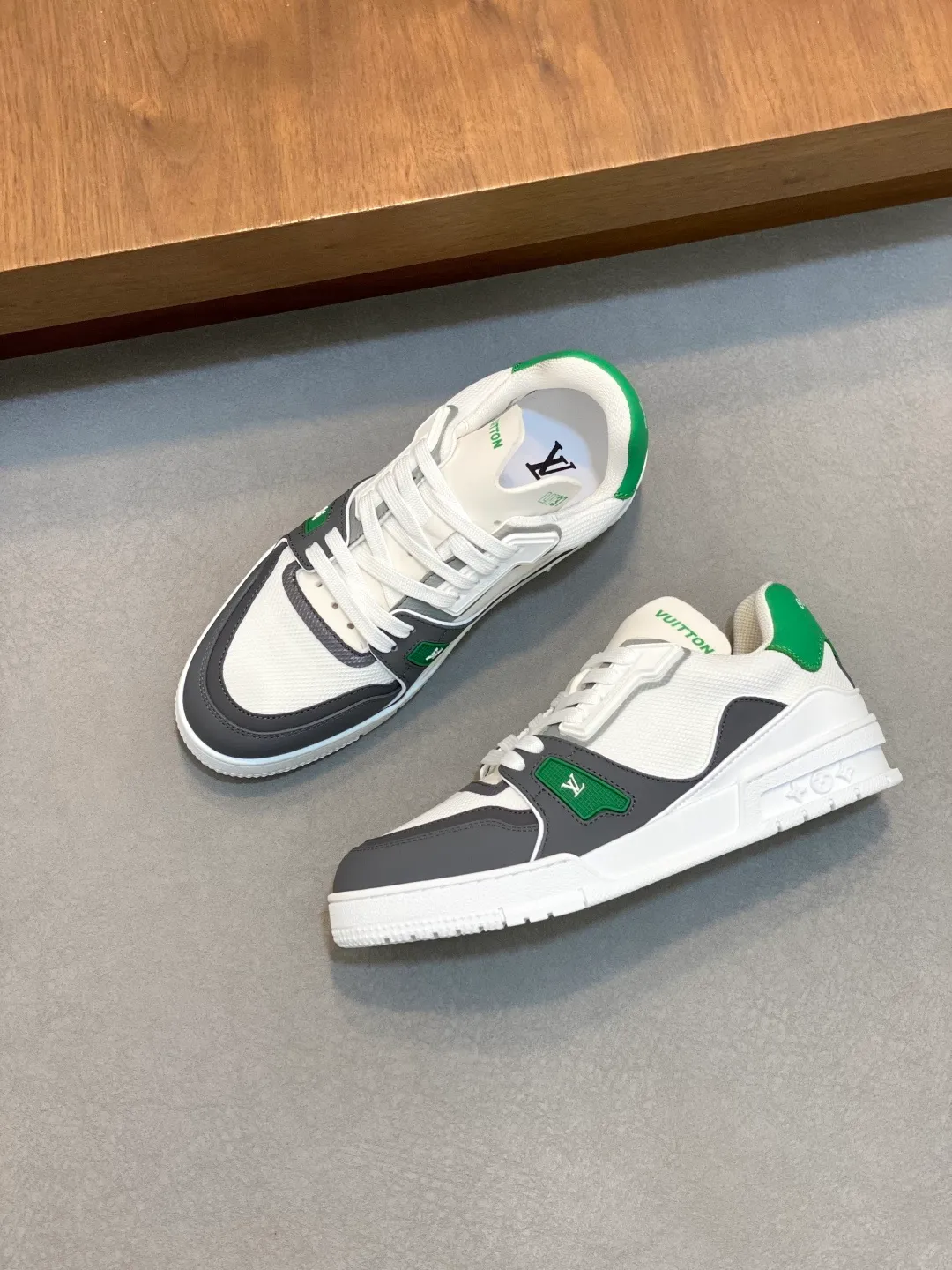 Men's shoes 💰900 Loui* Vuitto* - Louis ** donkey house New color matching men's trainer sneakers, this LV Trainer sneaker is made of calfskin and breathable mesh, showing pure colors, the #54 logo on the back traces the brand's birth in 1854, the designer's handwritten brand logo embellishes one side, designed by Virgil Abloh himself, a very commemorative sneaker, the new lv Louis Vuitton loui* vuitto* trainer sneaker low casual sports culture versatile basketball sneakers Size: 39-44 (customized at 38.45)
